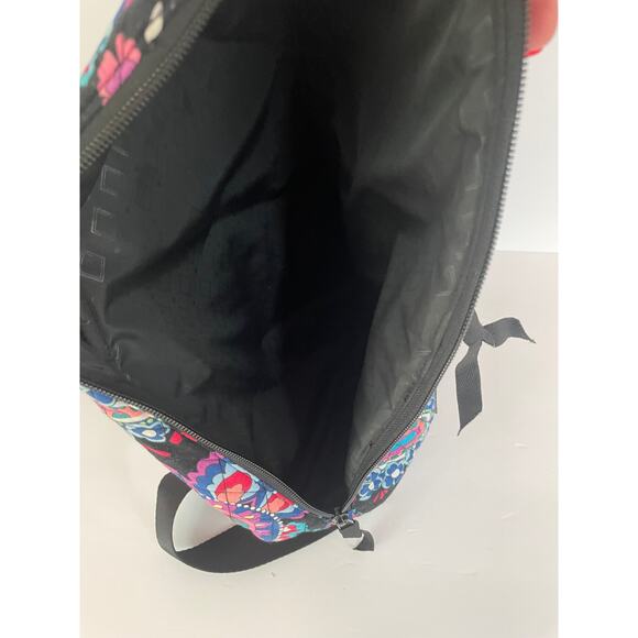 Vera Bradleyl Sling Backpack Haymarket Paisley Design Excellent Condition - Picture 5 of 5